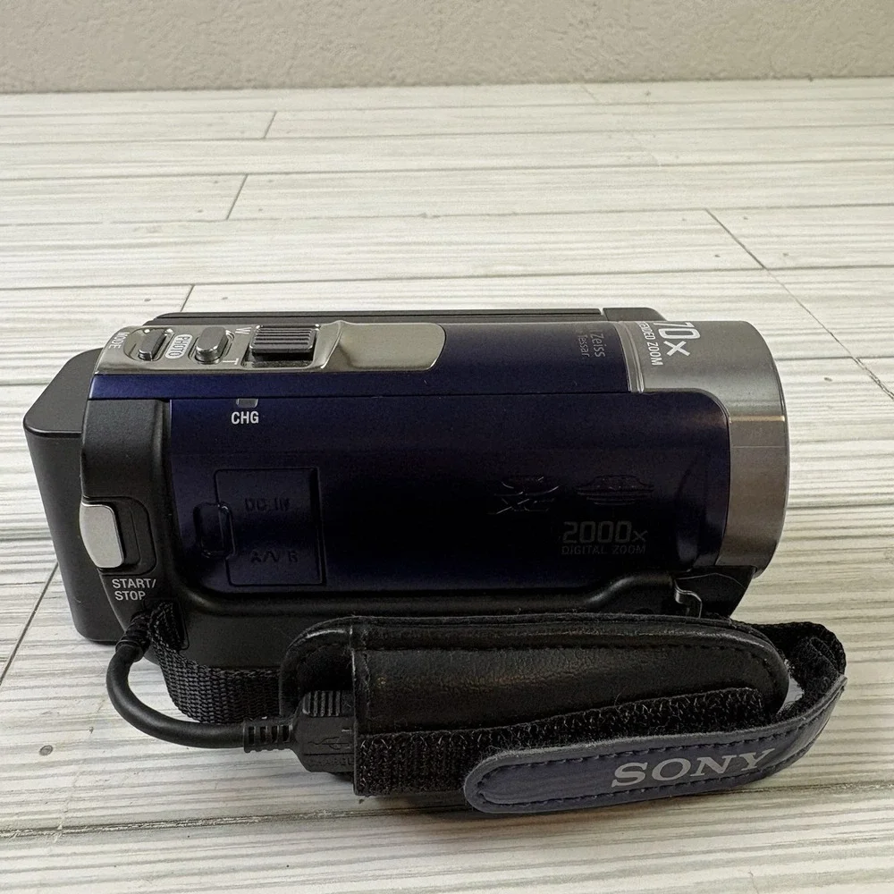 Sony Handycam Digital Video Camcorder DCR-SX45 W/ Charger, Memory Card Tested